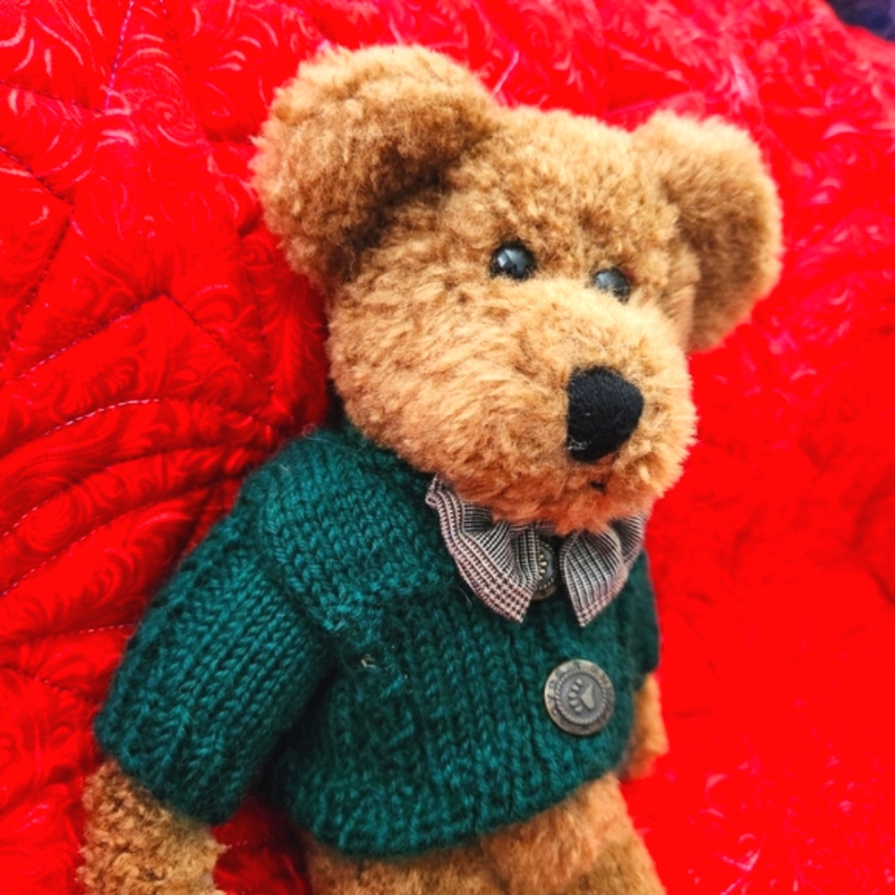 Boyd's Bear Mr. Trumball 10" retired vintage bear Green Sweater Bow Tie